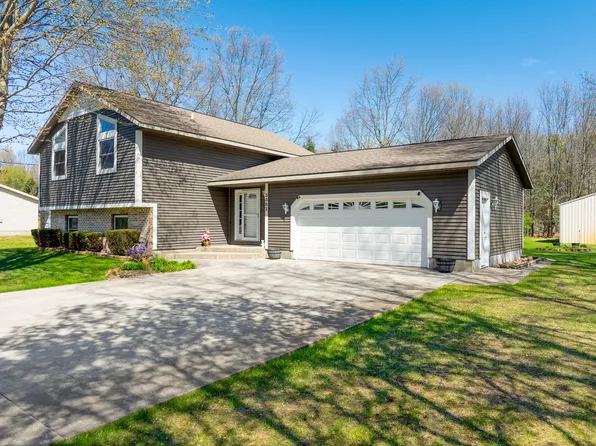 3382 Sunset Dr, Muskegon, MI 49444