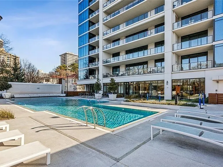2520 Peachtree Rd #602 — Photo 41