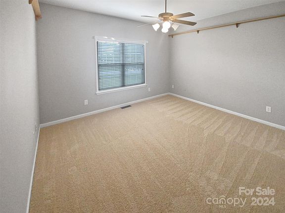 3rd image of 112 Windrow Ln