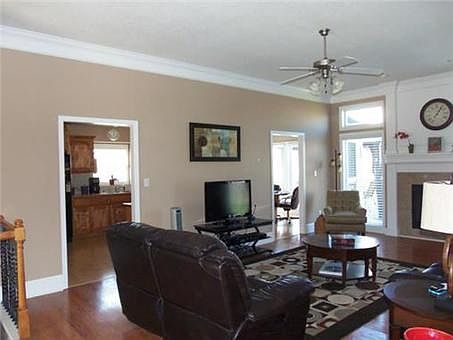 3rd image of 958 NW Baytree Dr