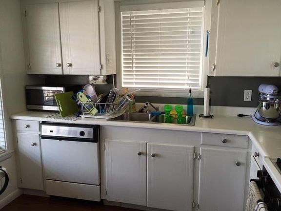 4th image of 404 Ling St