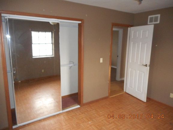 4th image of 203 Greenwood Dr
