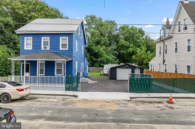 3 bed, $1,750 — Photo 2