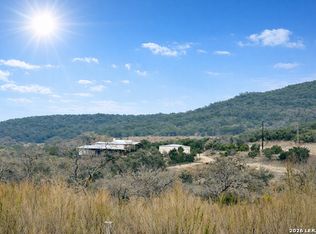 499 Saddleback Ridge Trl, Bandera, TX 78003