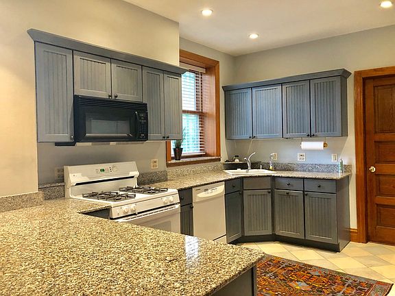 2nd image of 213 E Cullerton St #1
