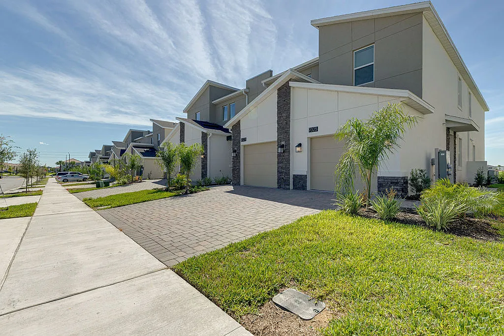 3 bed, 1787 sqft, $2,495 — Photo 1