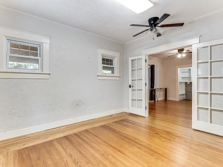 122 S Belmont Ave — Photo 34