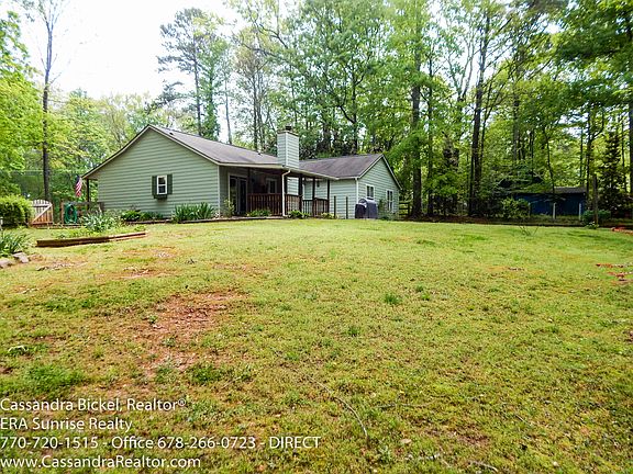 3rd image of 303 Winding Woods Trl