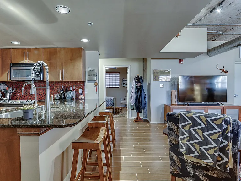 1209 N Harvey Ave #102 — Photo 6