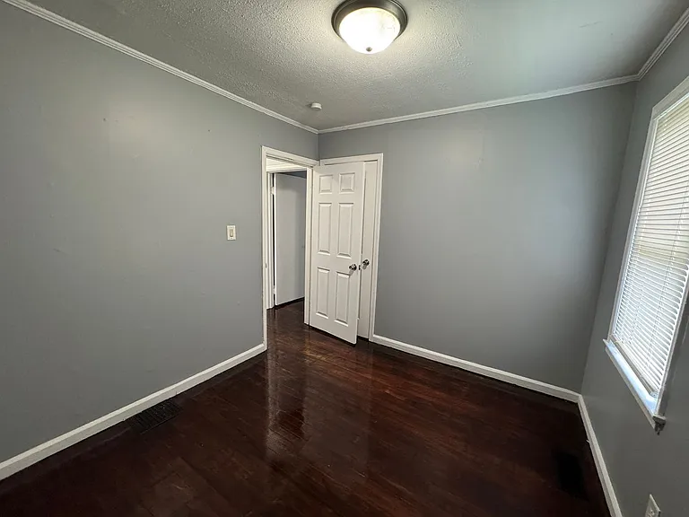 712 Melvenia St — Photo 22