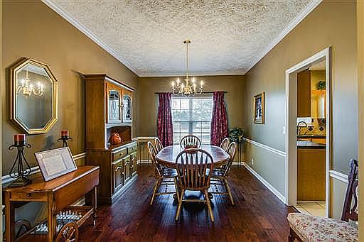 4th image of 406 Essex Park Cir