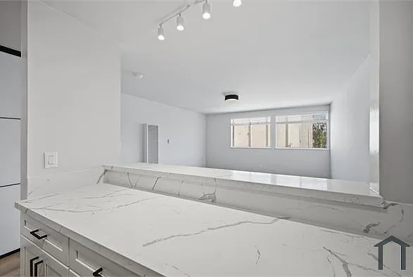 1417 S Hoover St #6 — Photo 10