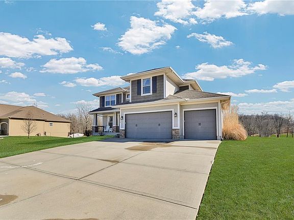 3rd image of 812 Buckeye Ln