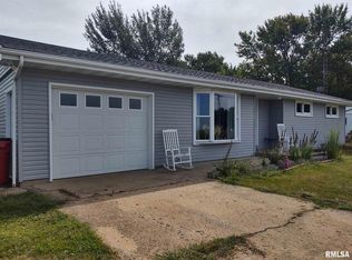 410 N Union St, Yates City, IL 61572