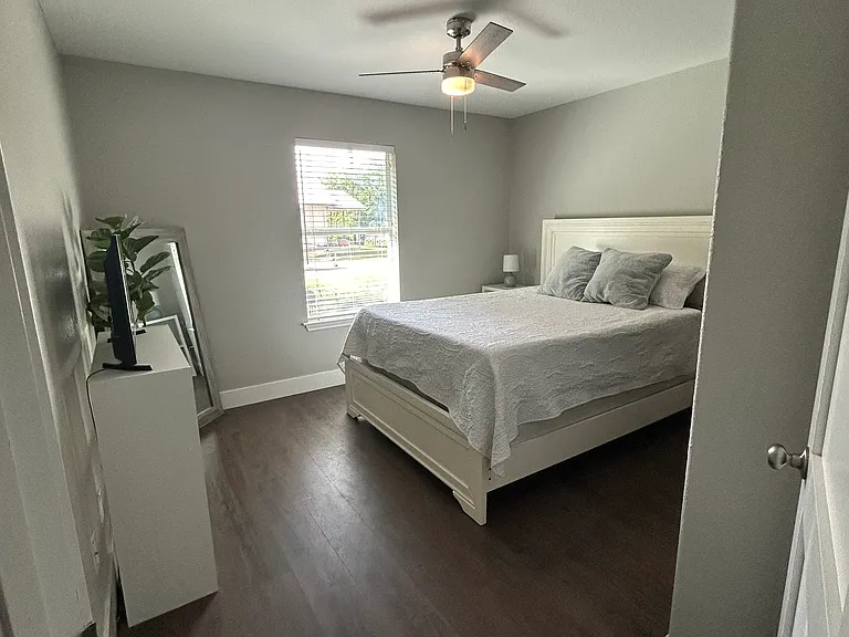 1008 N Bishop St — Photo 17