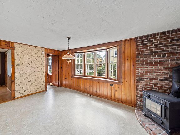 4th image of 109 W Water St