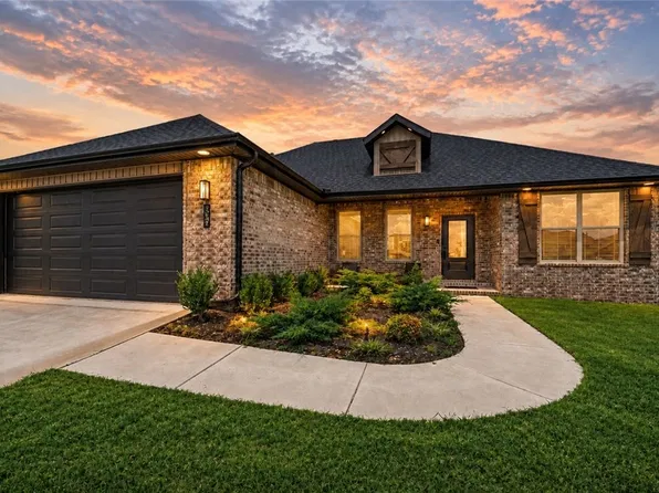 872 Round Top St, Prairie Grove, AR 72753