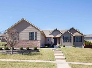 6 Wild West Ct, Le Claire, IA 52753