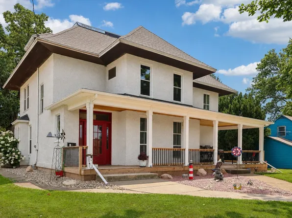 716 E 5th St N, Newton, IA 50208