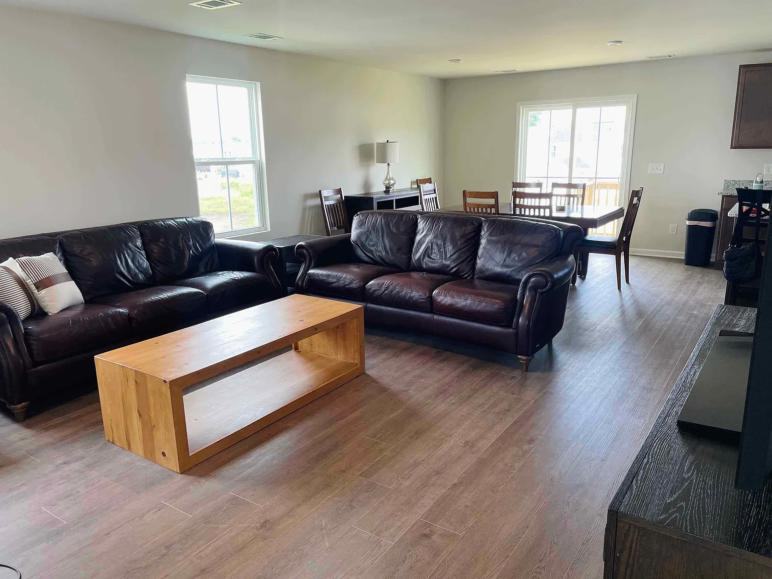 5 bed, 2540 sqft, $1,200 — Photo 4