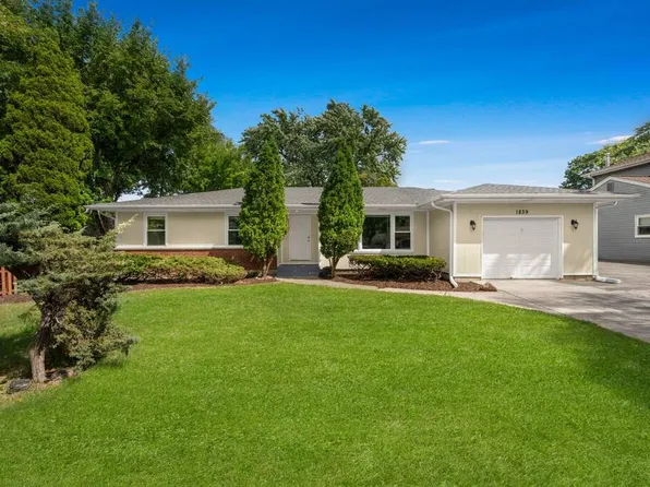1839 N Fernandez Ave, Arlington Heights, IL 60004