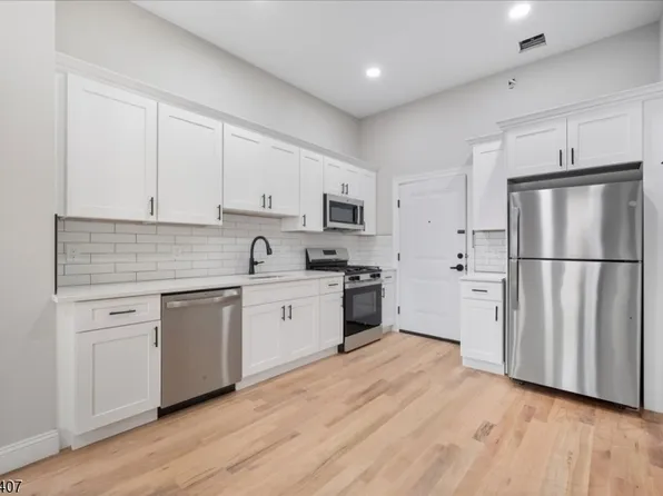 59 High St #A, Newton, NJ 07860