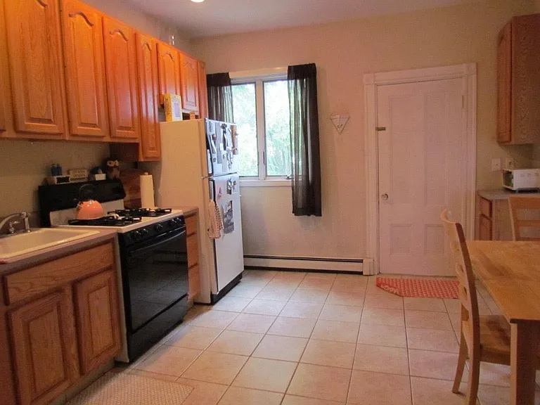 750 E 3rd St #2 — Photo 10