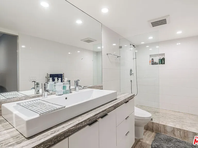 17083 Palisades Cir — Photo 18