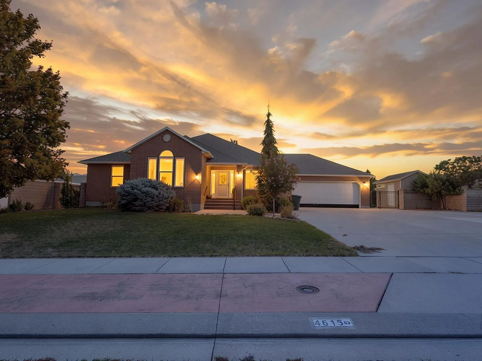 3 bed, 2061 sqft, $2,200 — Photo 1