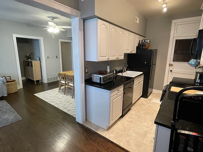 6251 N Sheridan Rd #15 — Photo 6