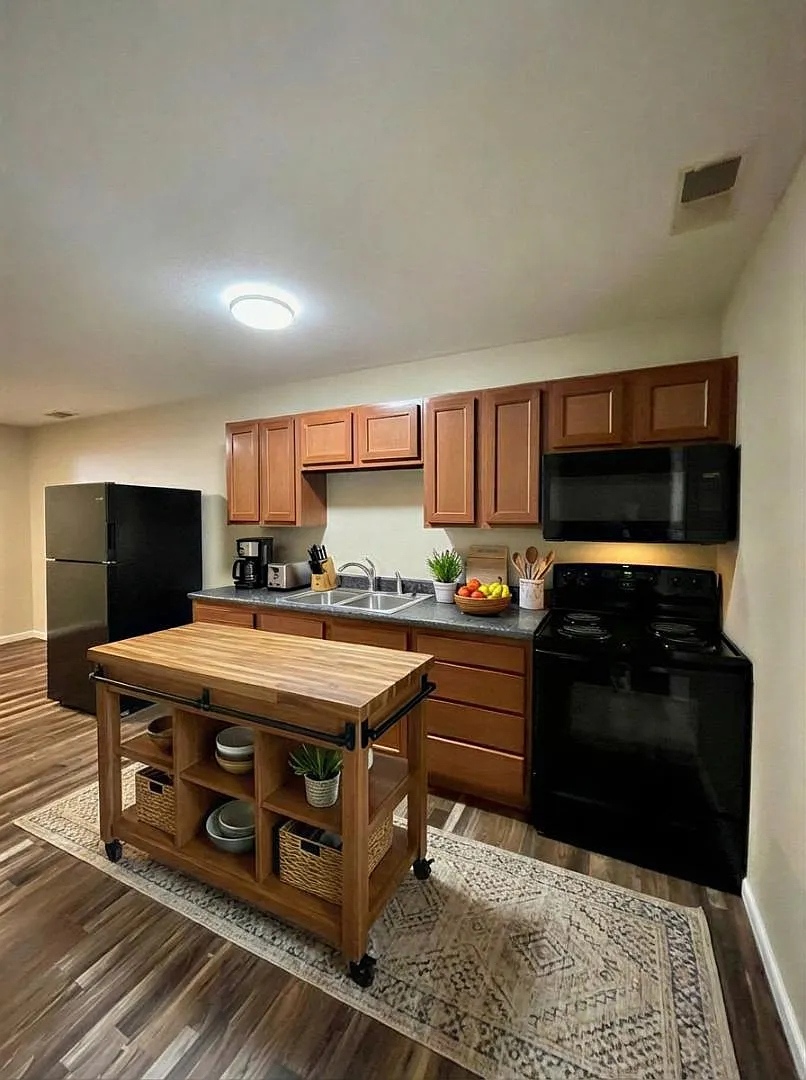 1125 South Walnut Street - 208 — Photo 2