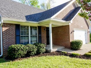 11712 Oak Bay Dr, Louisville, KY