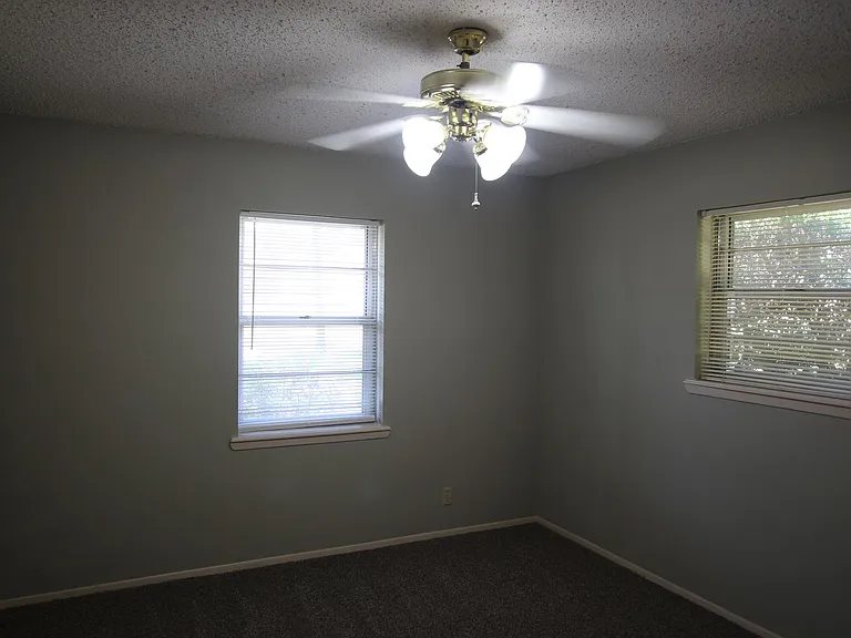 1536 Crockett Dr — Photo 16