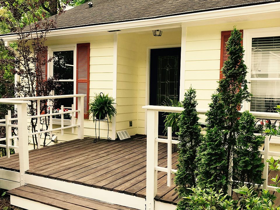 Cozy cottage entrance