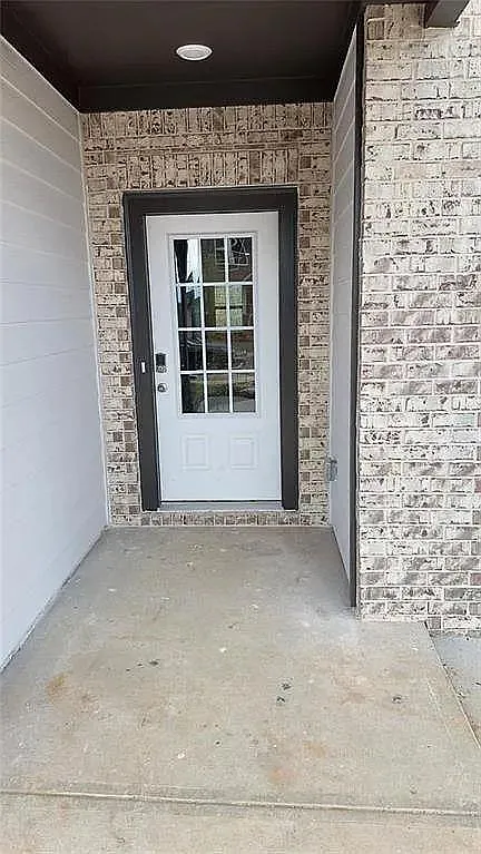 5 bed, 4.5 bath, 3250 sqft, $2,750 — Photo 2