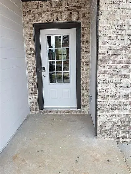 327 Valley Oak Dr — Photo 2