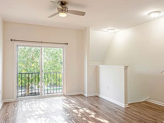 4th image of 48 S Poplar St #48
