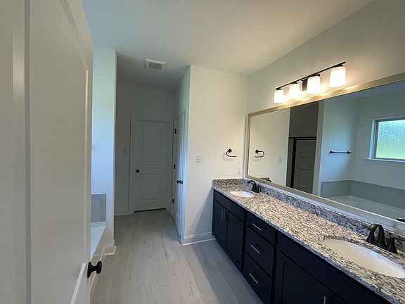 5th image of 445 Rue Evangeline