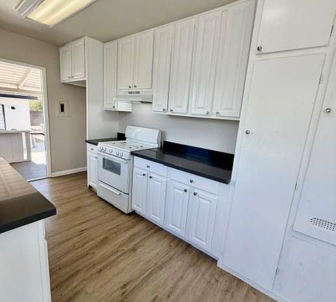 5th image of 13 La Mesa Dr
