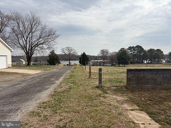 3rd image of 10870 River Rd