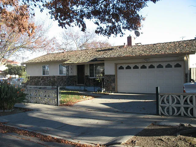1610 Melody Ln photo 1