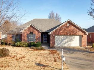 220 Woodcrest Dr, Florence, AL 35630