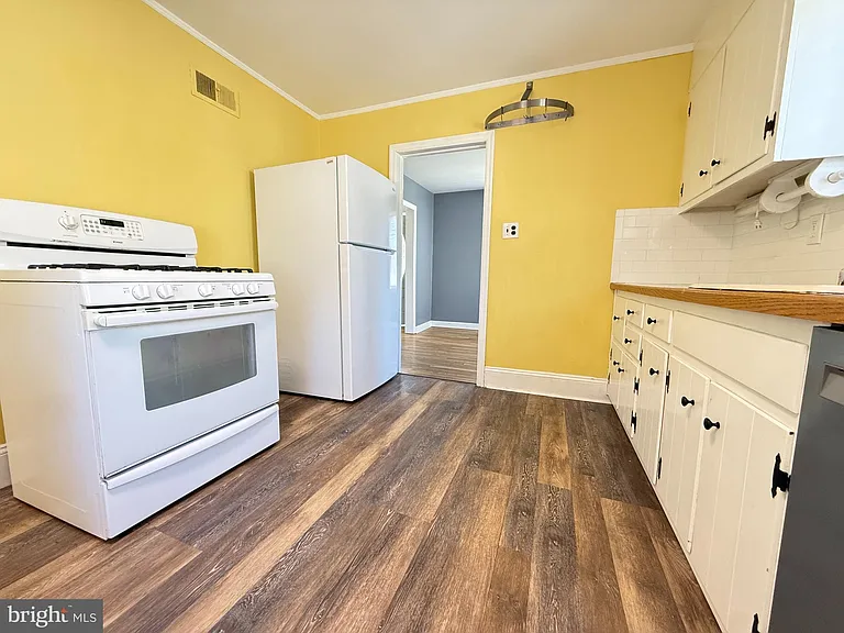 210 Kuser Rd — Photo 6