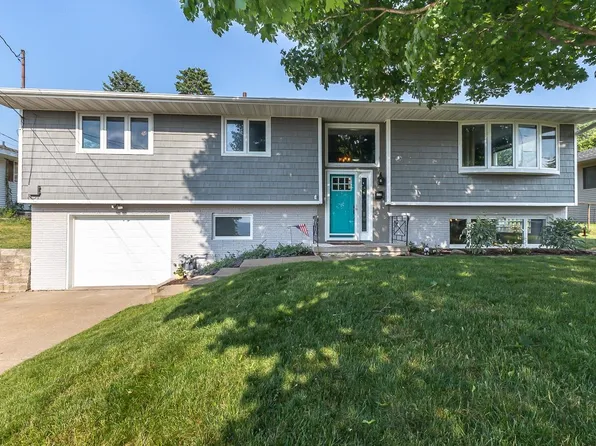 888 Scenic Hts, East Dubuque, IL 61025