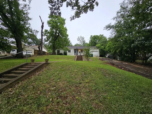 1016 Woodland Dr, Palestine, TX 75801