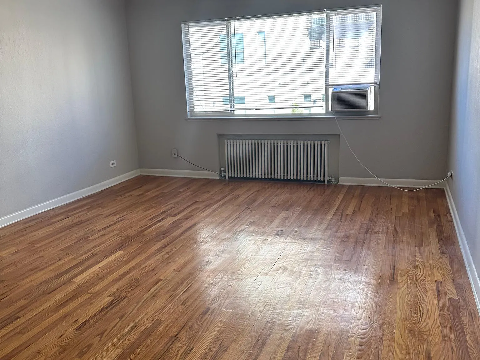 2 bed, 935 sqft, $1,600 — Photo 2