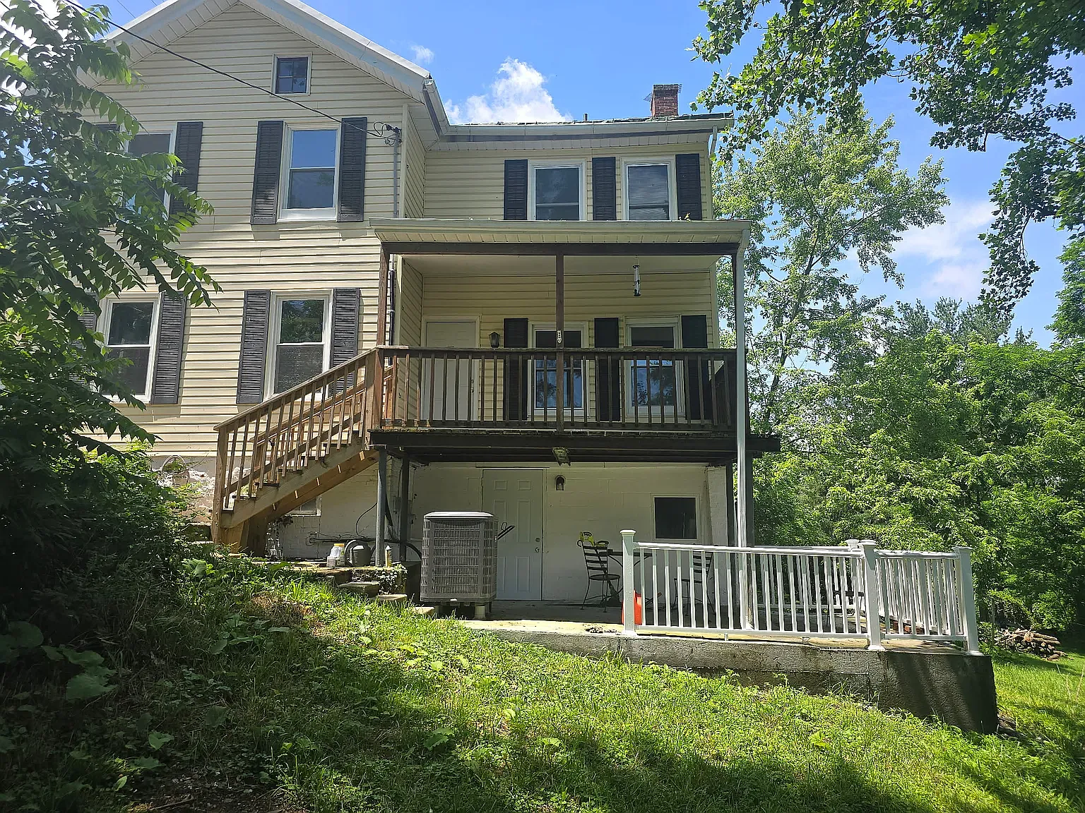 3 bed, 1600 sqft, $2,500 — Photo 2