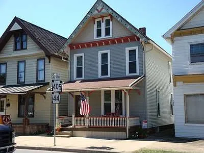 723 Main St photo 1