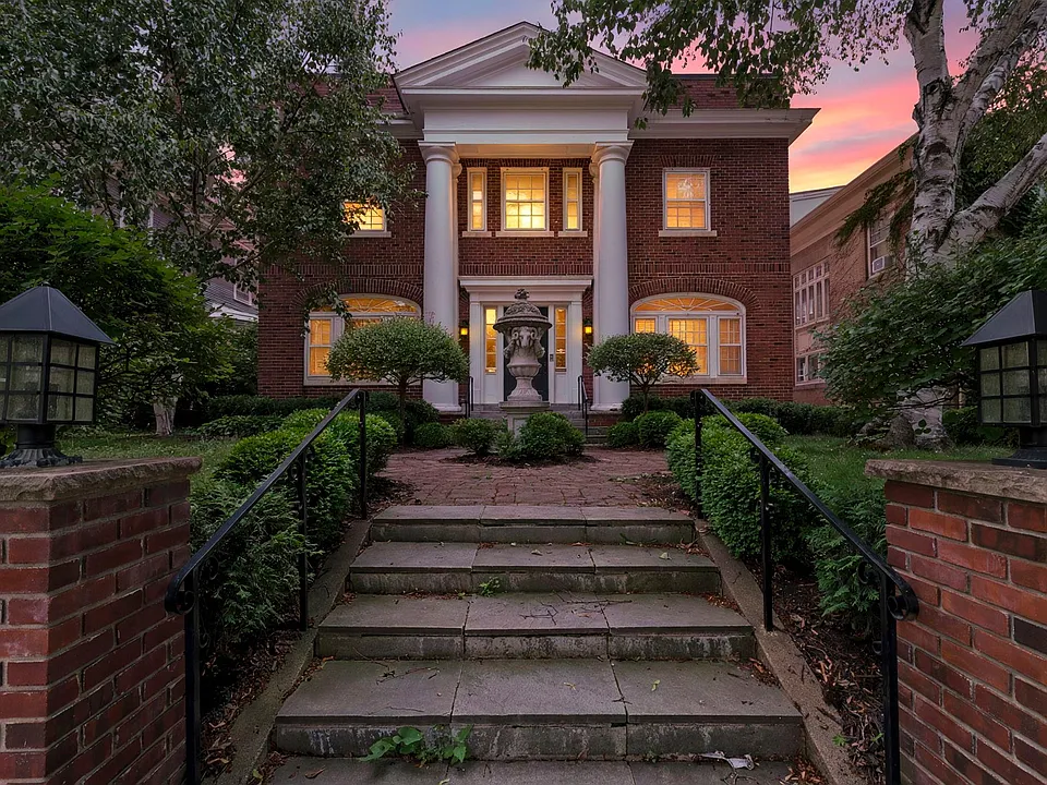 1785 Dupont Ave S #UPPER