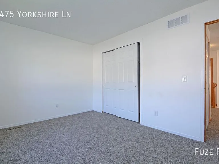 1475 Yorkshire Ln — Photo 16